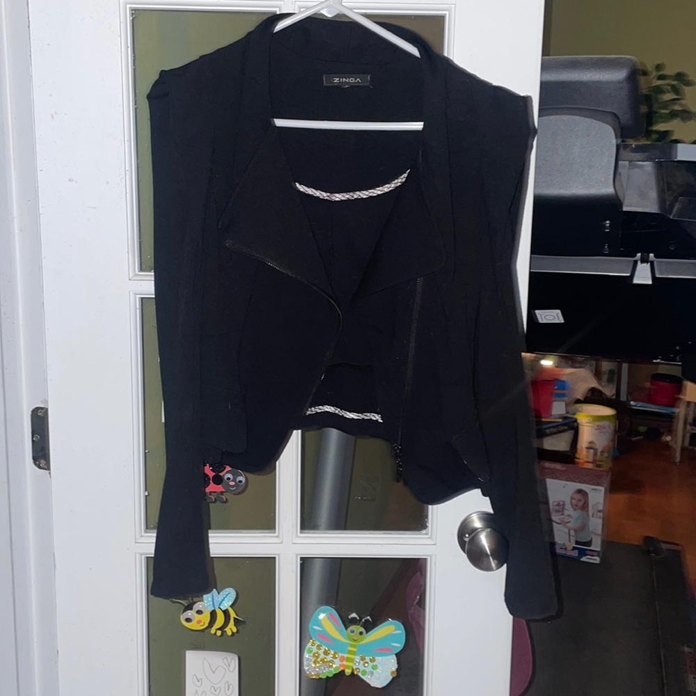 Black knit blazer with front angled zipper.